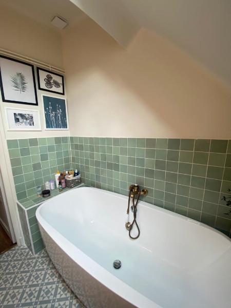 Rénovation d'une salle de bain mellant modernité et charme de l'ancien 