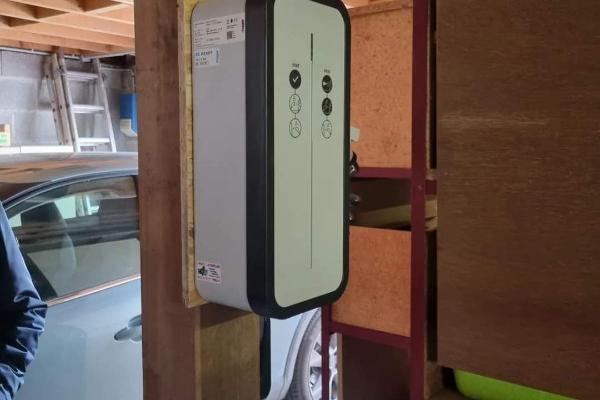 Installation de borne de charge HAGER à Coutances