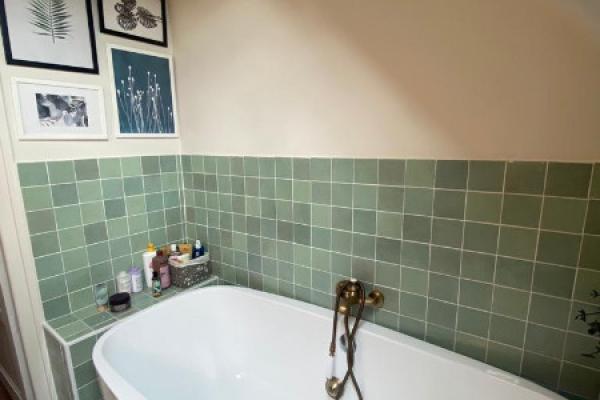 Rénovation d'une salle de bain mellant modernité et charme de l'ancien 