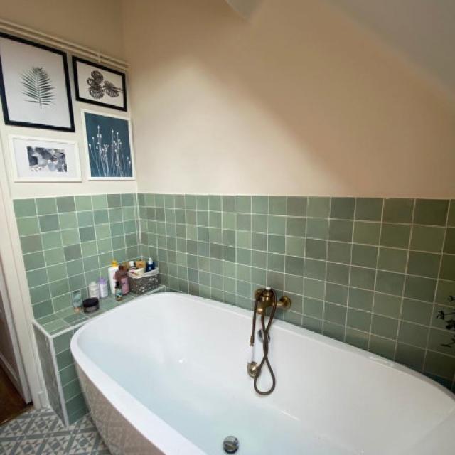 Rénovation d'une salle de bain mellant modernité et charme de l'ancien 